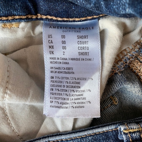 distressed medium wash high waist jeans - Picture 5 of 5